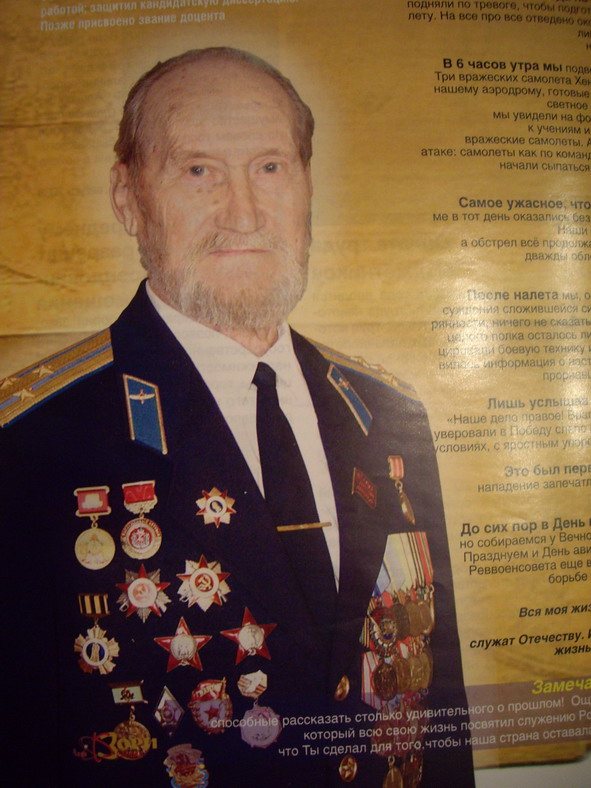 Фото начальника 2 факультета (в 1967-1976 гг) полковника Модэнова Бориса Ивановича.Это фото из прошлогоднего журнала в Нижегородской области,где он и сейчас проживает и недавно отметил 89-летие.Он осн