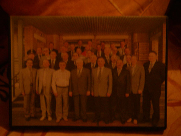 2.Так он выглядит комплект дисков. Обложка forward начальник курса в окружении выпускников. 