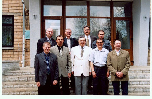08.05.2004 1-я группа Слева на право, 1-ый ряд: Сергацков А.В., Панкевич И.В., Мадий А.А., Лаптиев В.И., Бочарников И.Л.; 2-ой ряд: Ермаковец А.В., Кузнецов М.М., Пушкарь О.Д., Ступников А.А.