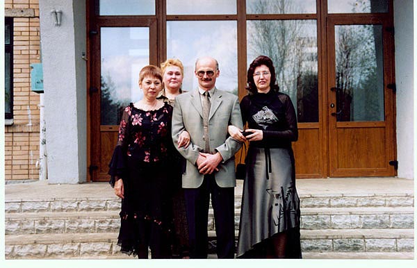  (8.05, 3-ая группа).
Смирнов С.А. в окружении «боевых подруг».