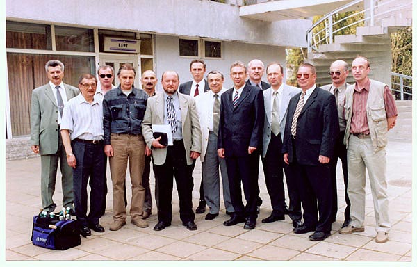  (8.05, у входа в кафе ТЦ).
Слева на право: Утин В.Ю., Лаптиев В.И., Коновалов А.М., Ступников А.А., Крупнов А.Ф., Лахтадырь А.И., Осокин В.М., Мадий А.А., Жилинский С.С., Ермаковец А.В., Ненашев С.А.