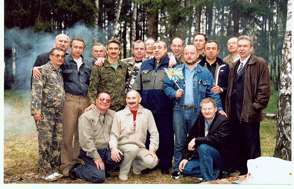  (9.05, пикник в лесу).
Слева на право, сидят: Смирнов В.В., Крупнов А.Ф., Сергацков А.В.; стоят: Лаптиев В.И., Ермаковец А.В., Ступников А.А., Кузнецов М.М., Пушкарь О.Д., Коновалов А.М., Ненашев С.А