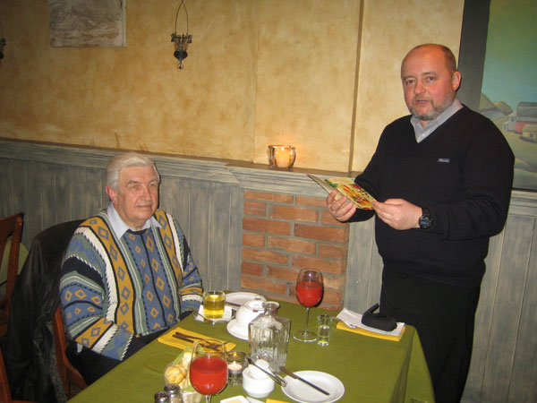 10.	Публичное зачитывание поздравительно-пригласительной открытки.