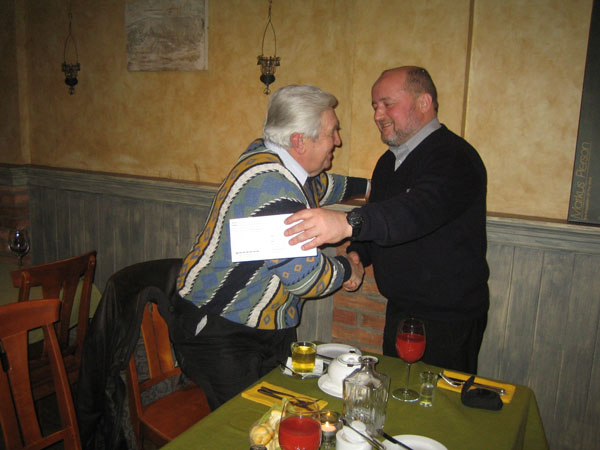 11.	Вручение поздравительно-пригласительной открытки.