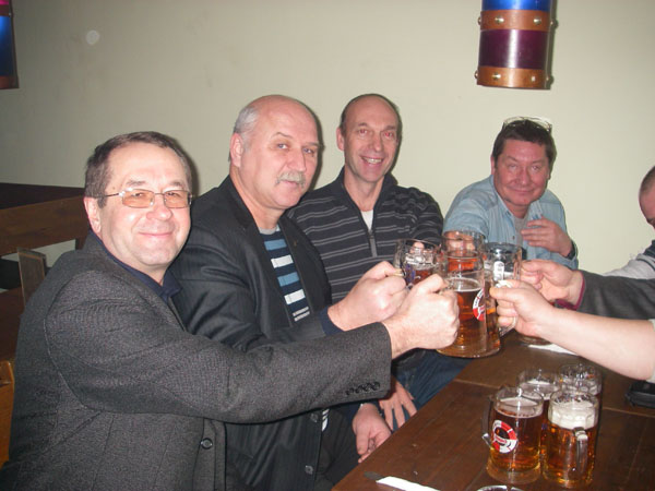 4.	Бочарников И.Л., Ермаковец А.В., Коник А.П., Смирнов В.В. и кружки с руками Коновалова А.М., Смирнова С.А., Лахтадырь А.И. Вот и третий вопрос назрел!