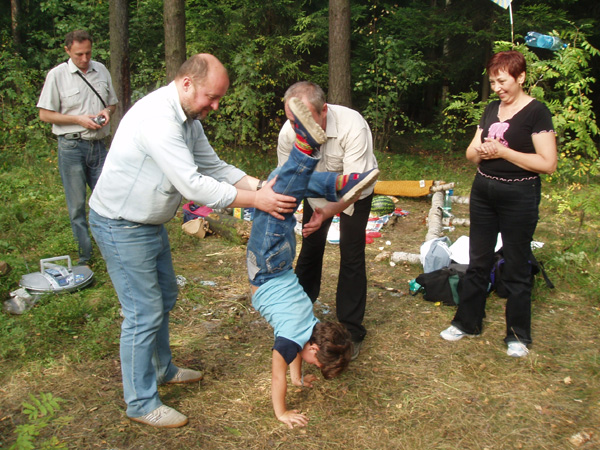 К.О. Пушкарь (младший). Стойка на руках.