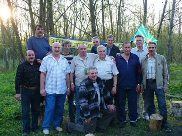 9.05. Там же, вариант 2. Первый ряд: Руденко А.В., Ермаковец А.В., Коновалов А.М., Викторов Ю.А., Щербаков (Недопека) С.М., Пушкарь О.Д. Второй ряд: Бурчин Ю.А., Козлов А.Д., Серебряков С.Н., Жуков А.