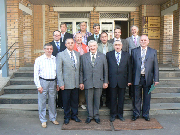 10.05. Первая группа. 1-ый ряд: Лаптиев В.И., Панкевич И.В., Викторов Ю.А., Мадий А.А., Ермаковец А.В. 2-ой ряд: Бочарников И.Л., Куликов А.И., Щербаков (Недопека) С.М. 3-ий ряд: Жуков А.М., Медников 