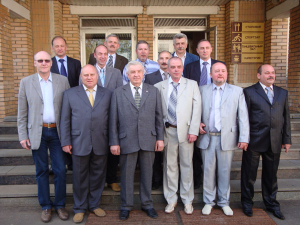 10.05. Вторая группа. 1-ый ряд: Коваленко А.Д., Козырев В.А., Викторов Ю.А., Коновалов А.М., Лахтадырь А.И., Руденко А.В. 2-ой ряд: Коник А.П., Крупнов А.Ф., Осокин В.М. 3-ий ряд: Ненашев С.А., Юрч Р.