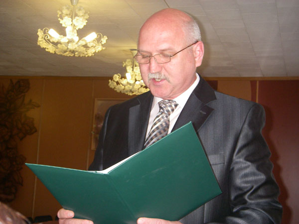 10.05. А.В. Ермаковец зачитывает текст поздравительного адреса. 