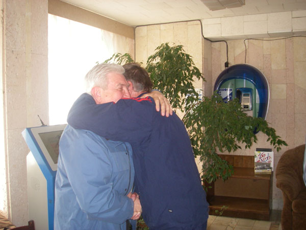 9.05. Встречи и объятия 2. Викторов Ю.А. и Щербаков (Недопека) С.М.