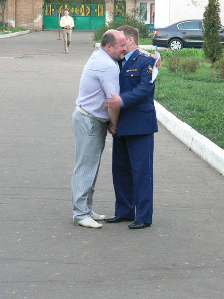 10.05. Разъезды начались прямо с банкета. А.И. Рассадкин возвращается в Ульяновск на машине, в ночь. 