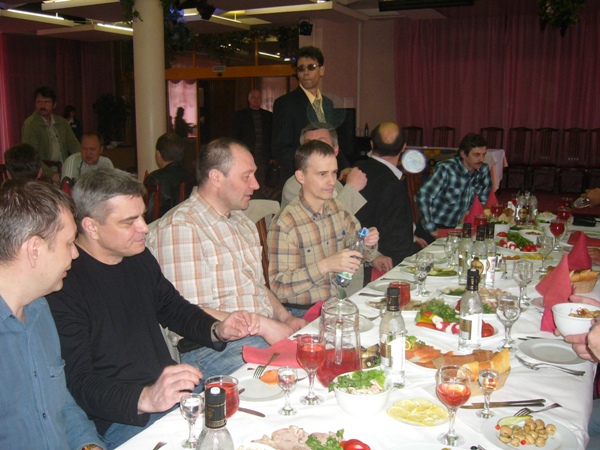 Иванов, Косточко, Ефимов, Туленков, Соколовский (не виден), Москвито, Еремин (создает блики), Шпаковский.