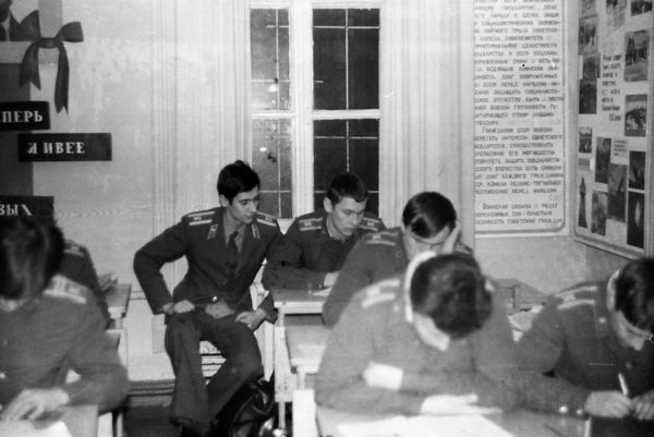 И.Кочетков и А.Станишевский пишут письма на родину 12.83г