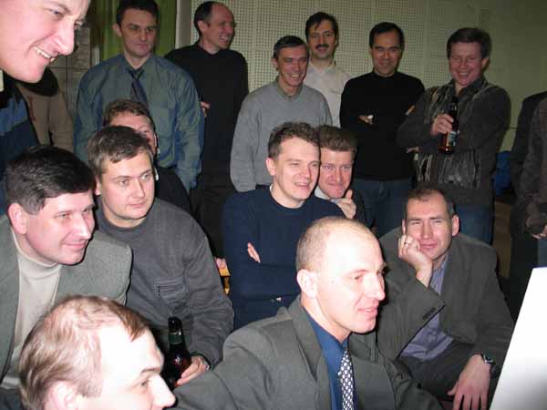 Идет просмотр видеофильма, который был снят 5 лет назад на встрече в Звездном городке, посвященной 10-летию выпуска из Училища.