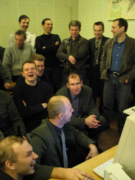 Идет просмотр видеофильма, который был снят 5 лет назад на встрече в Звездном городке, посвященной 10-летию выпуска из Училища.