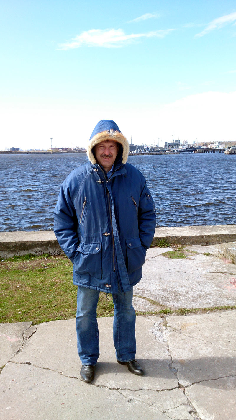 Как же Юра Итченко был рад, что ему дали теплую одежду! Спасибо Лехе Ремизову