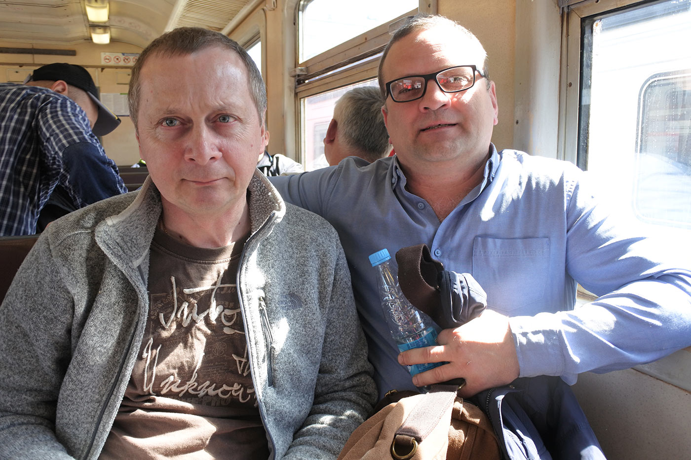 Оказалось, что билетов на экспресс нету, едем на обычной электричке