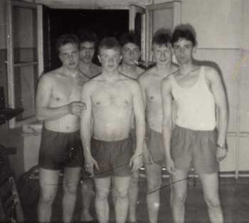 Группа юных культуристов: Ючин Витя, Ремизов, Боронин, Тахтамышев, Молчанов, Пшонов