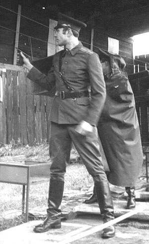 Капитан Агапов (в тире)