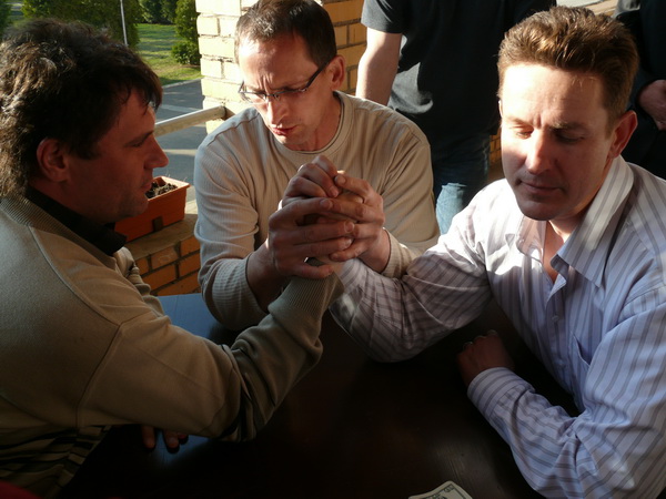 ...ну, разве что против двоих....