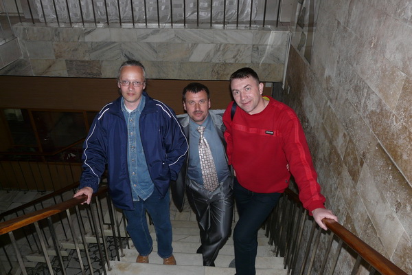 нам снизу видно все…