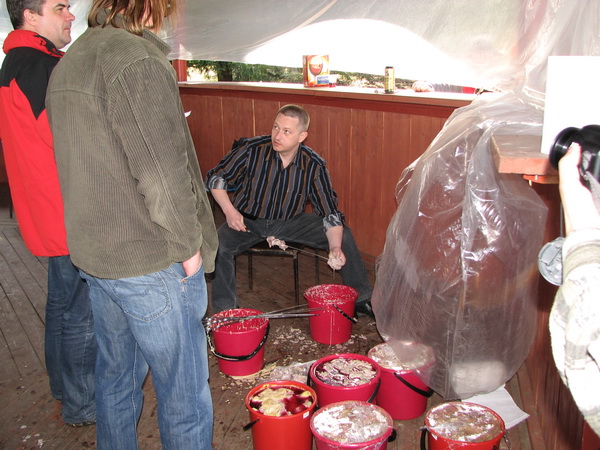 советом пытались помочь многие…