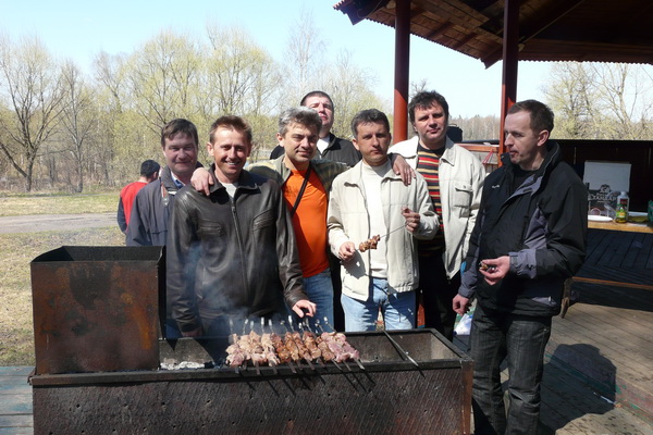 общий портрет на фоне закуски