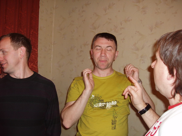 в этот момент надо закрыть глаза и поднять руки…