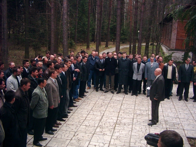 И ведь много нас…