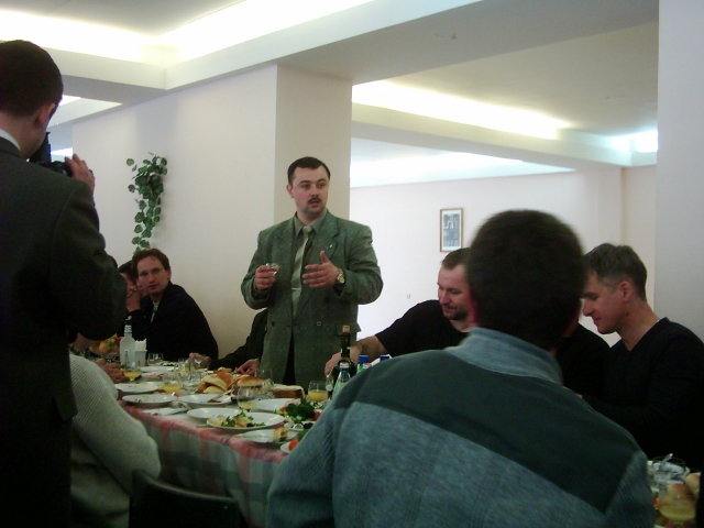 -…за наших учителей поднимем этот тост…