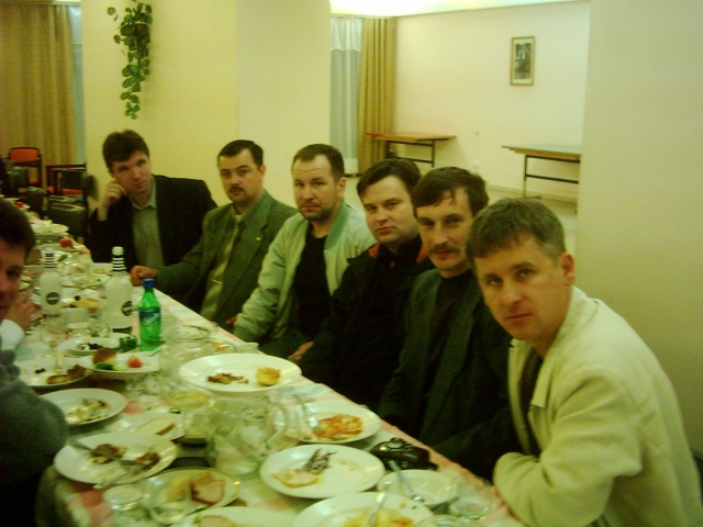 Давненько мы так не сидели.