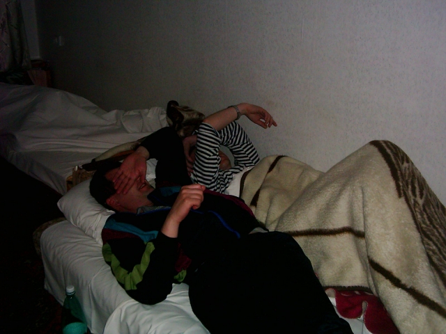 До своей комнаты кто-то так и не дошёл.