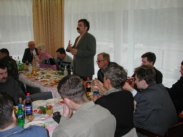 И тамаду заставили наконец-то тост произнести.