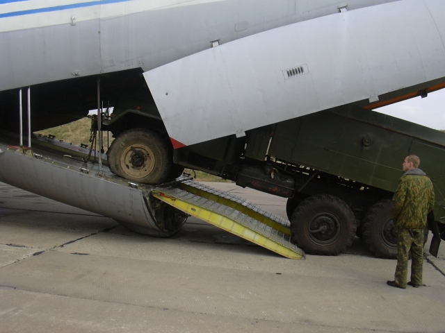 Кто-то отдыхает, а кто-то и охраняет наш покой.