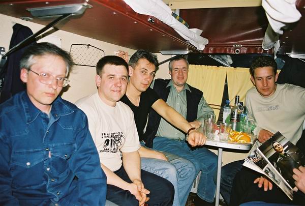 30 апреля, вечер. Рижане еще в поезде начали тренировать здоровье в предверии встречи