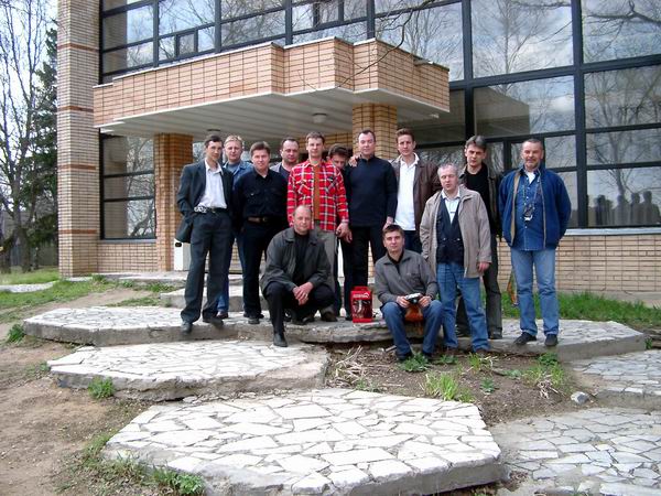 2 Мая, 153 группа только что разыграла чемпионат по пулу, приз стоит посередине и командир( в упорнейшей борьбе выигравший его) дал клятву привезти этот приз через пять лет в Ригу для торжественного р