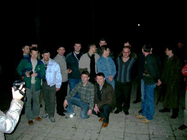 2 Мая, поздний вечер и «Беларусь» загружают в автобус – скупые муские слезы и долгие объятия… Как жаль, что мало времени… Но служба не ждет…