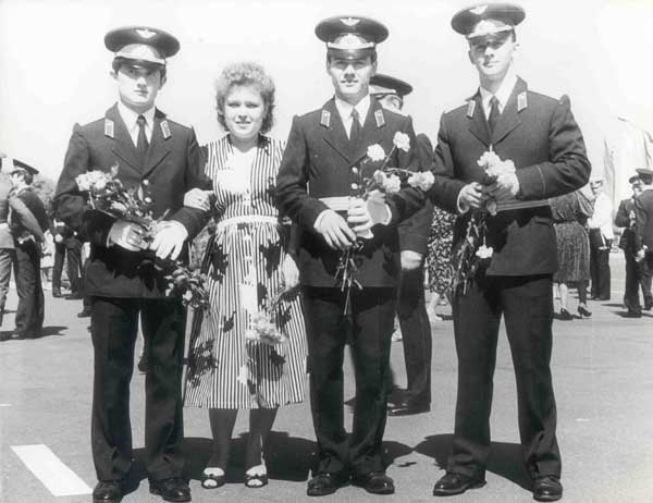 Выпуск - Валера Бузин, Марина Красоченкова из ГК ВЛКСМ Риги, Олег
Рябов,
Олег Гущин. Июнь 86 г.