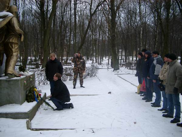 Возложение цветов к Памятнику Неизвестному Солдату