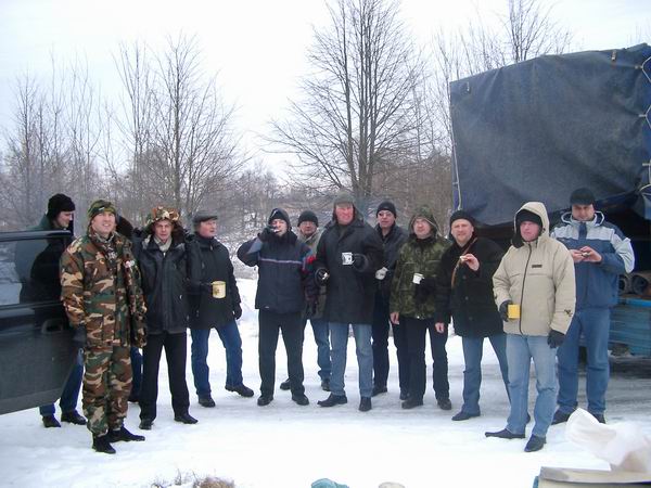 После сдачи нормативов на остатках полосы препятствий с метанием гранат и
командами =Газы= и =Вспышка справа-слева=